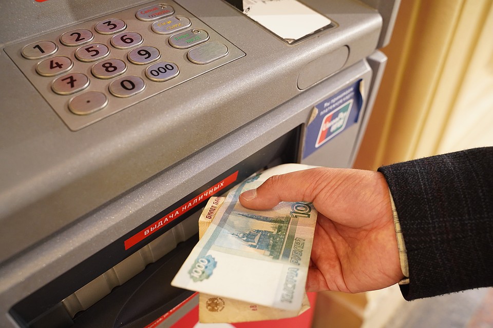 Никому не сообщайте пароль, который пришел по СМС. Также под запретом ПИН-код вашей карты, CVV-код (цифры на обратной стороне карты), срок действия. Фото: Светлана МАКОВЕЕВА