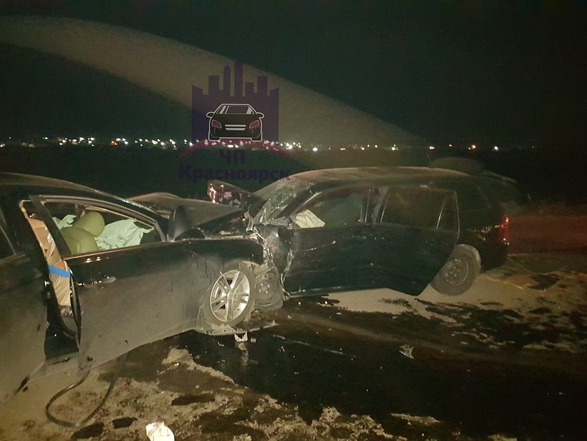 автомобили столкнулись лоб в лоб Фото: ЧП-Красноярск