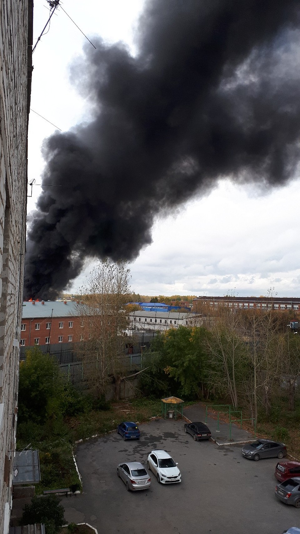 Очевидцы выкладывали фотографии в соцсетях. Фото: ЧС Тюмень