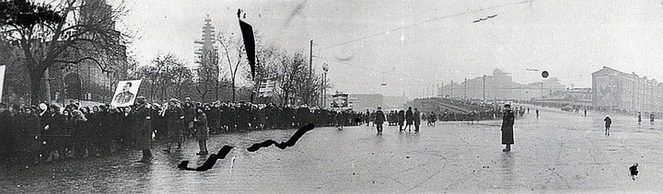 Из дневников Токарева узнаем, что в день демонстрации 7 ноября 1949 года произошел эксцесс: на трибуне гостей не приветствовал вождь народов.