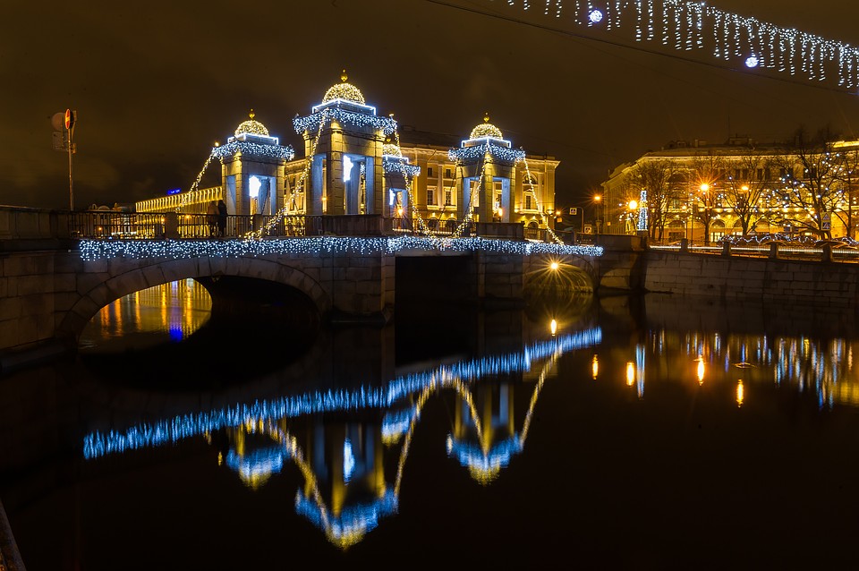 Самыми яркими станут, как всегда, мосты. Фото: Олег ЗОЛОТО
