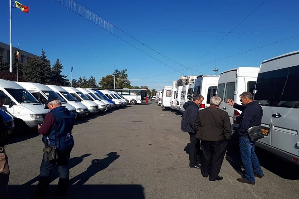 На главной площади Кишинева - около 250 маршруток и автобусов. Фото: Леонид РЯБКОВ