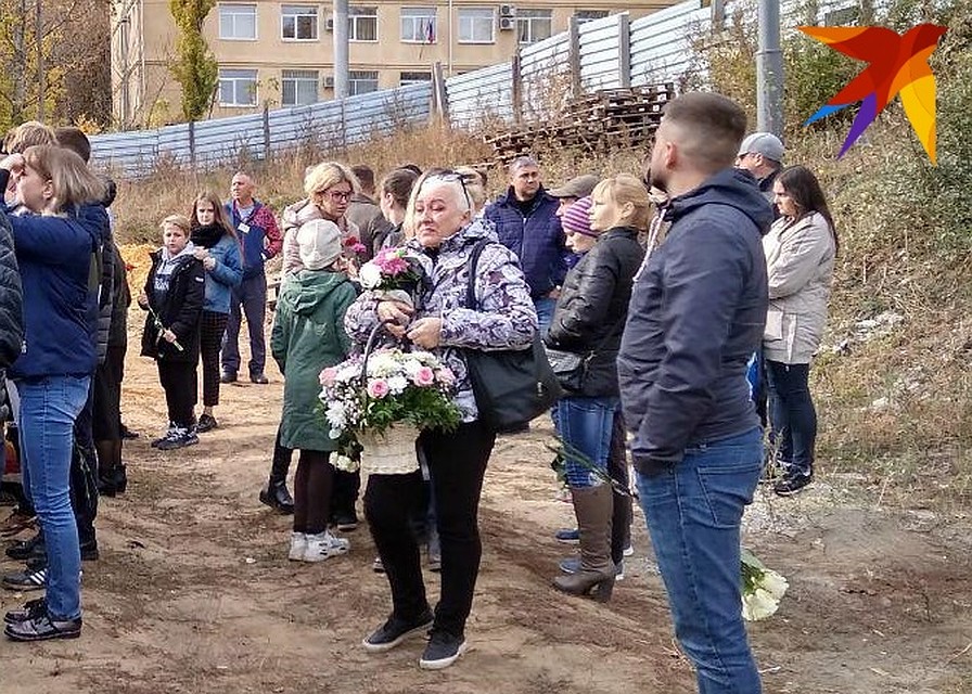 Цветы несли корзинами Фото: Екатерина Семенова