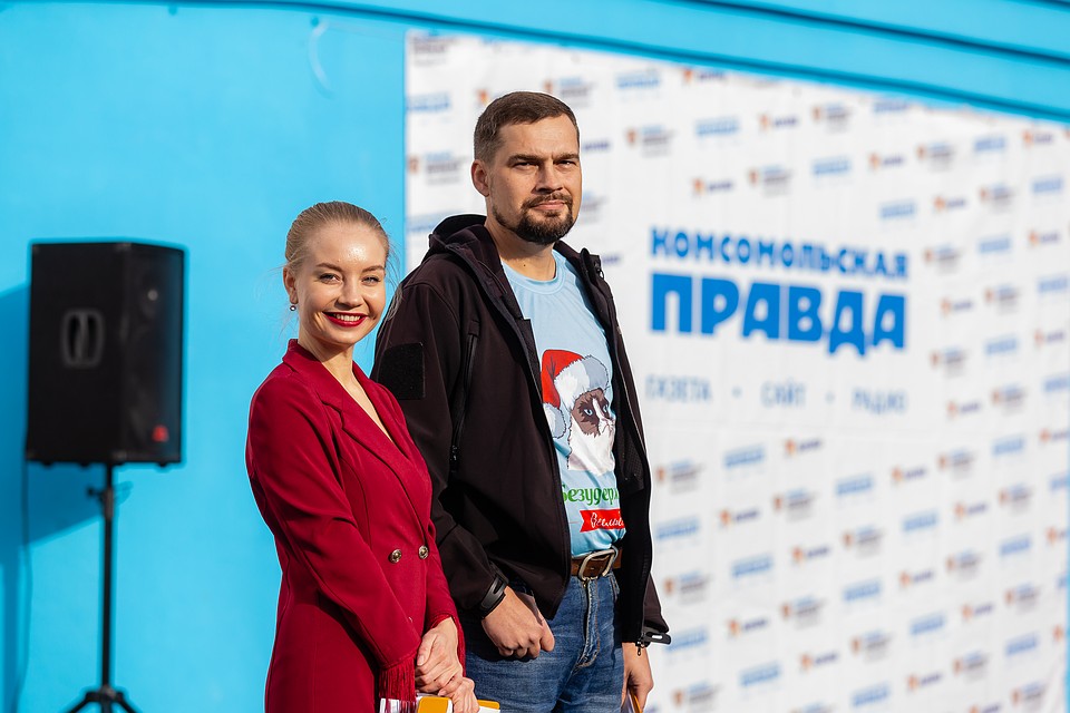 Ведущие фестиваля добавляли настроения! Фото: Валерий ЗВОНАРЕВ