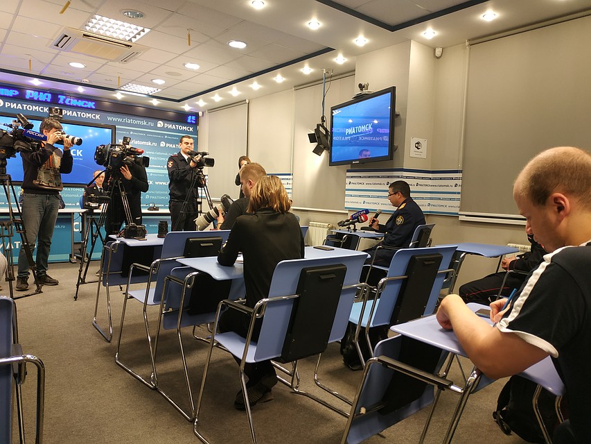 У журналистов оказалось много вопросов для сотрудников УМВД и СКР Фото: Софья СЕВОСТЬЯНОВА