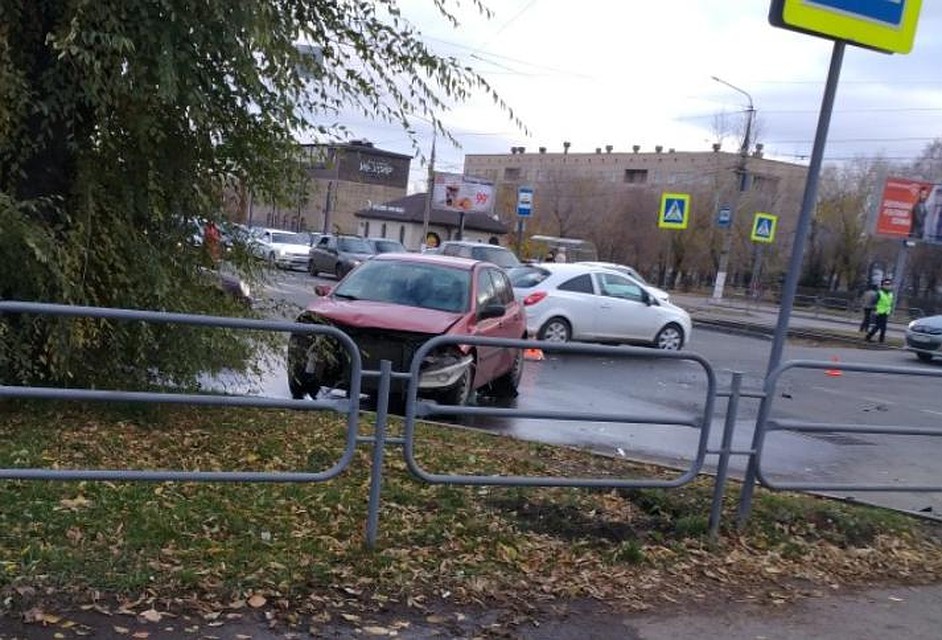 Виновником аварии, по словам очевидцев, был спешивший водитель легковушки.