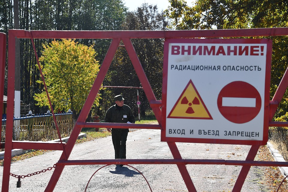 За шлагбаумом начинается режимная территория, попасть на которую долгое время могли лишь ученые и пограничники. Фото: Иван МАКЕЕВ