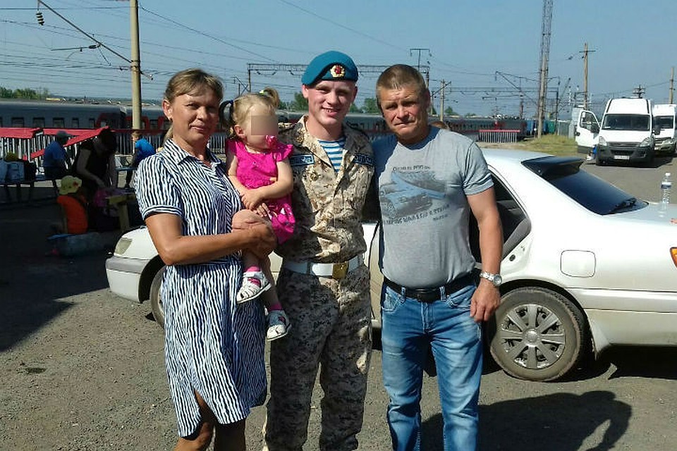 На снимке часть семьи Валтышевых: родители Джессики Лонг - Наталья и Олег, - ее брат Игорь и маленькая племянница Ева. Фото: соцсети.