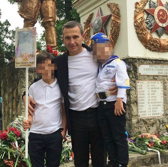 По словам друзей Пономарева, в ночь убийства он был с семьей.
