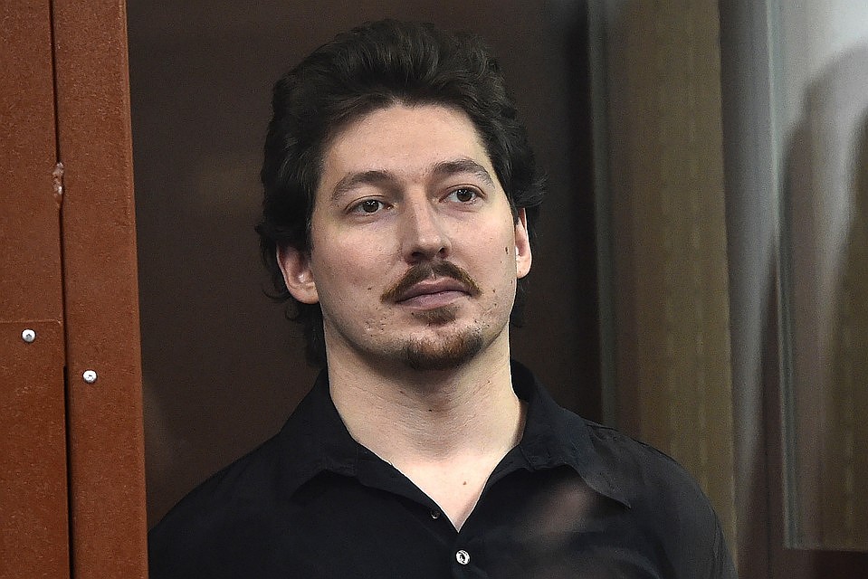 Кирилл Жуков сел на три года за то, что во время митинга поднял забрало на шлеме росгвардейца. Фото: Андрей Васильев/ТАСС