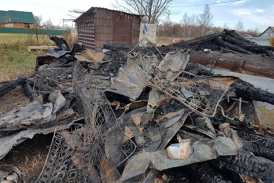 Все дети спали на втором этаже, но спаслись только двое. Фото: Александр ЕФАНОВ