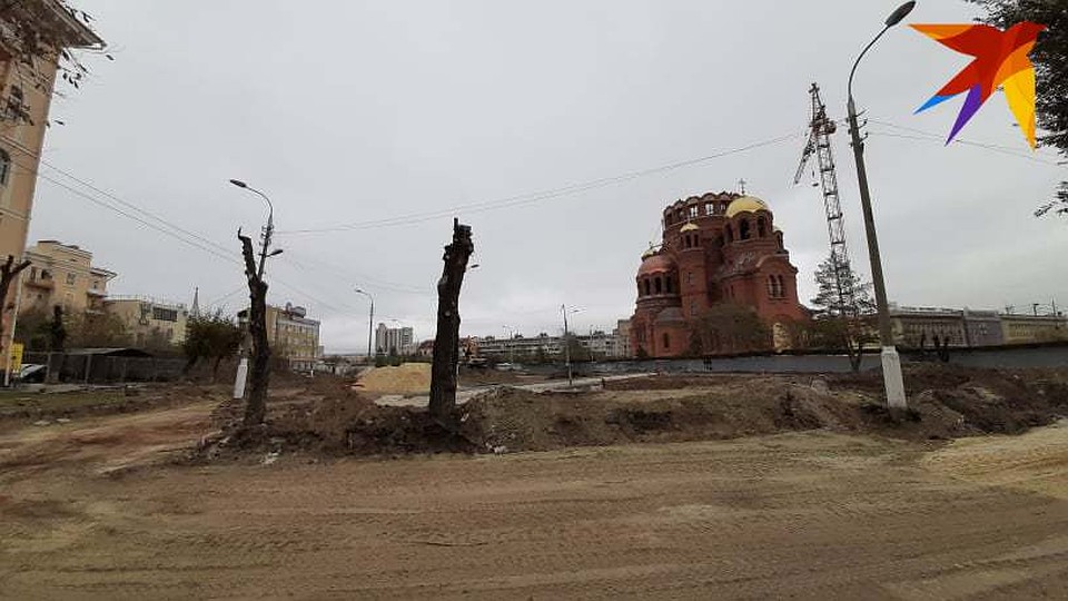 На зеленую зону сегодня эта территория явно не похожа. Фото: Екатерина СИМОХИНА
