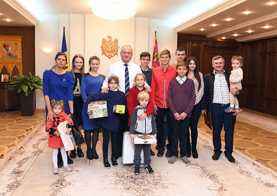 Президент помог многодетной семье.