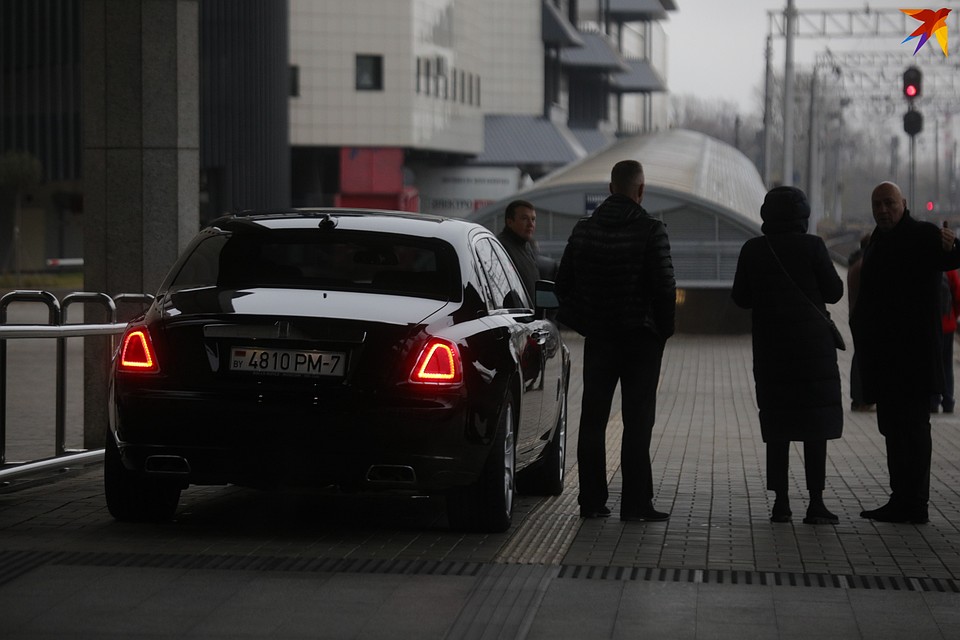 Rolls-Royce, как любит Пугачева, ожидал ее на перроне. Фото: Святослав ЗОРКИЙ
