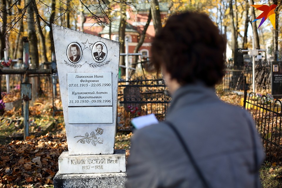 Волонтеры разбиваются по парам: один фотографирует, второй пишет. Фото: Святослав ЗОРКИЙ