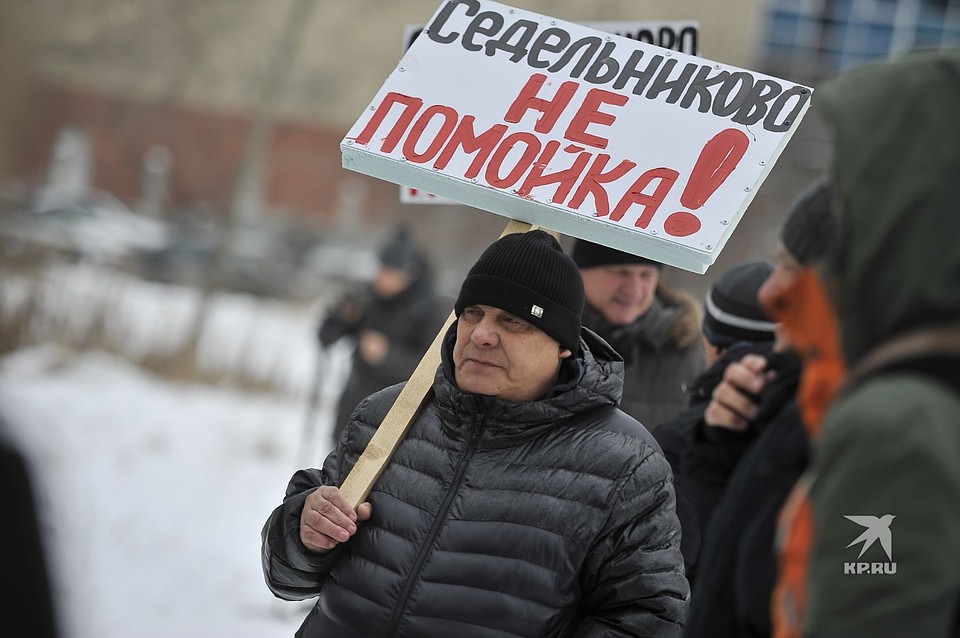 На акции участники напомнили о том, что свалка привлечет птиц, которые станут угрозой для самолетов. Фото: Алексей БУЛАТОВ