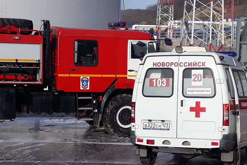 Пострадавших сейчас осматривают медики. Фото: ГУ МЧС по Краснодарскому краю.