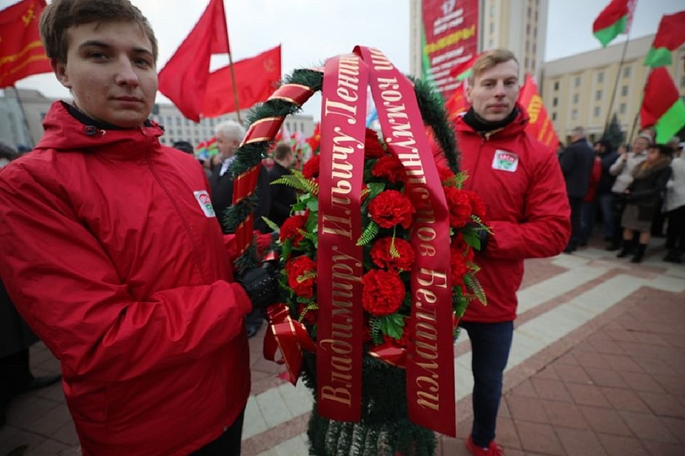 Кроме представителей старшего поколения здесь была и молодежь Фото: Святослав ЗОРКИЙ