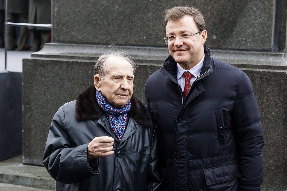 Губернатор лично поблагодарил Владимира Ивановича за подвиг Фото: Светлана МАКОВЕЕВА
