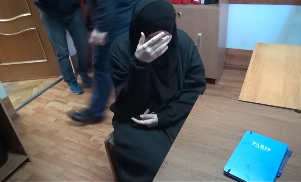 Одна из задержанных. Фото: оперативная съемка