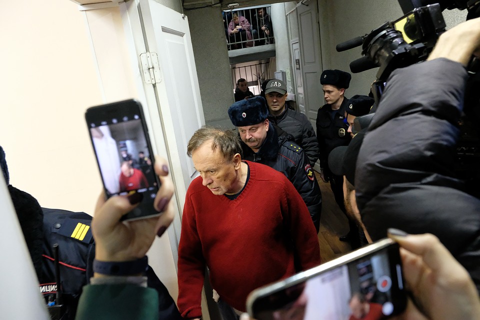 Соколов молча прошел мимо журналистов Фото: Артем КИЛЬКИН