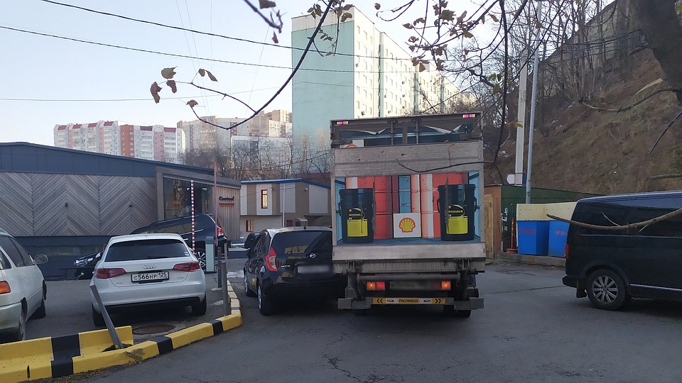 Еще одно нелепое ДТП на проспекте Красного Знамени Фото: Милана СОКОЛ