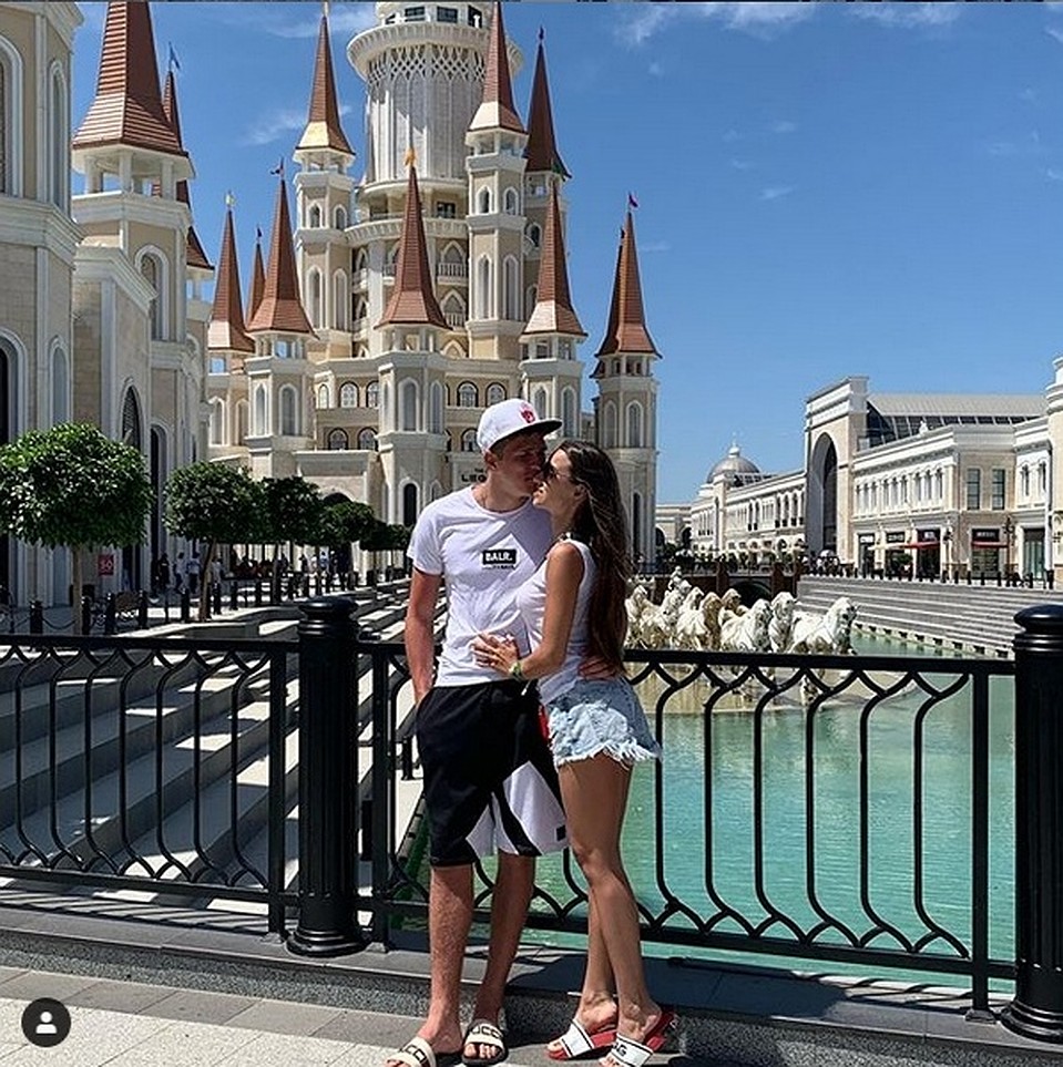 Александр и Елена вместе уже несколько лет. Фото: www.instagram.com/e.soboleva27.