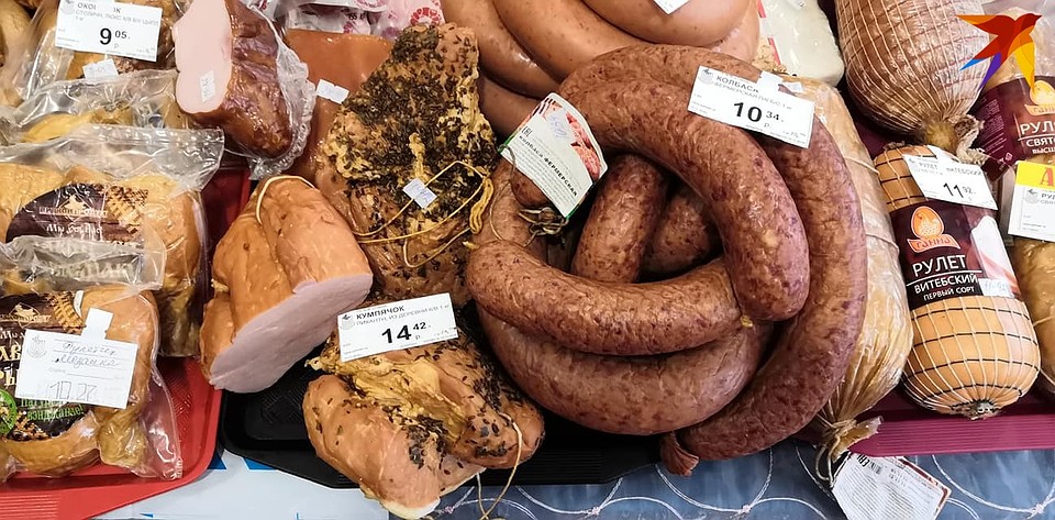 Колбасы местного производства, деликатесы - тоже сделаны на Витебщине. Фото: Раиса ЮДИНА