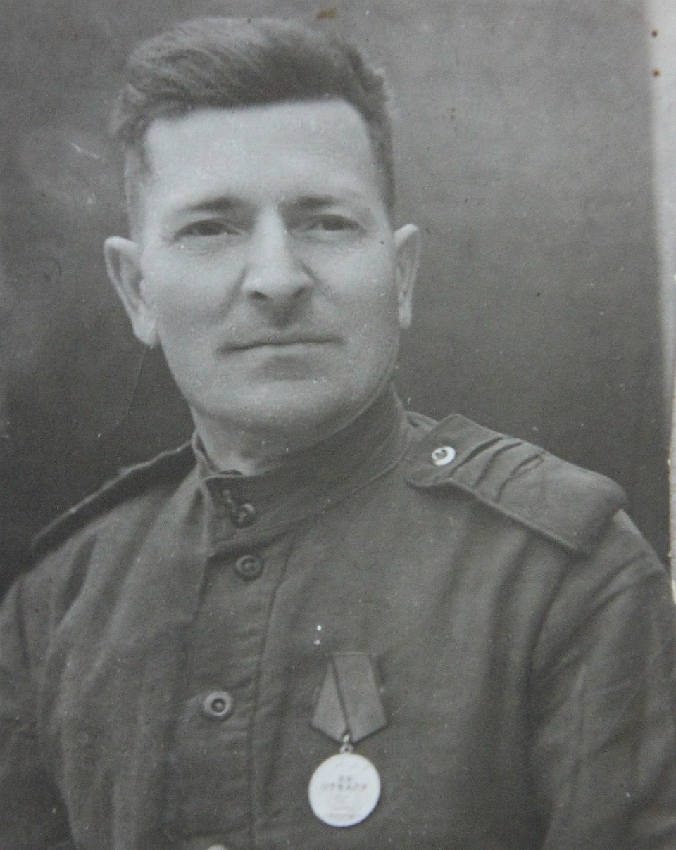 В 1944 году Григорий Мухортов получил медаль "За Отвагу", а весной 1945-го - орден Красной звезды. Фото: Архив автора