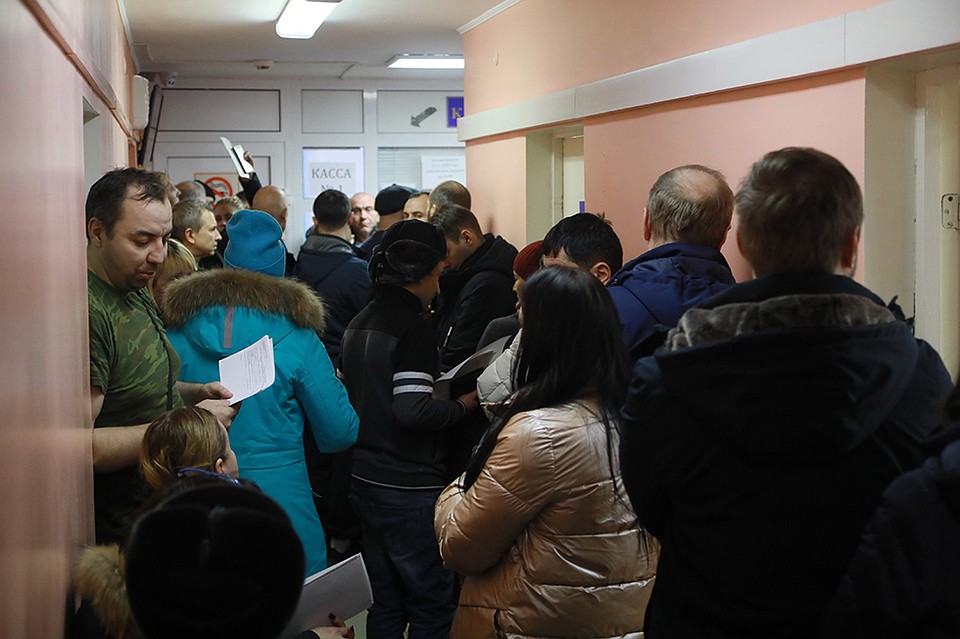 С завтрашнего дня увеличится не только стоимость справки, но и сам порядок прохождения комиссии Фото: Мария ЛЕНЦ
