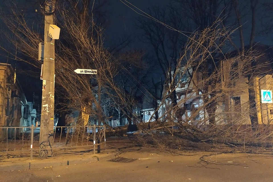 Приходилось работать и ночью. Фото: пресс-служба администрации Симферополя