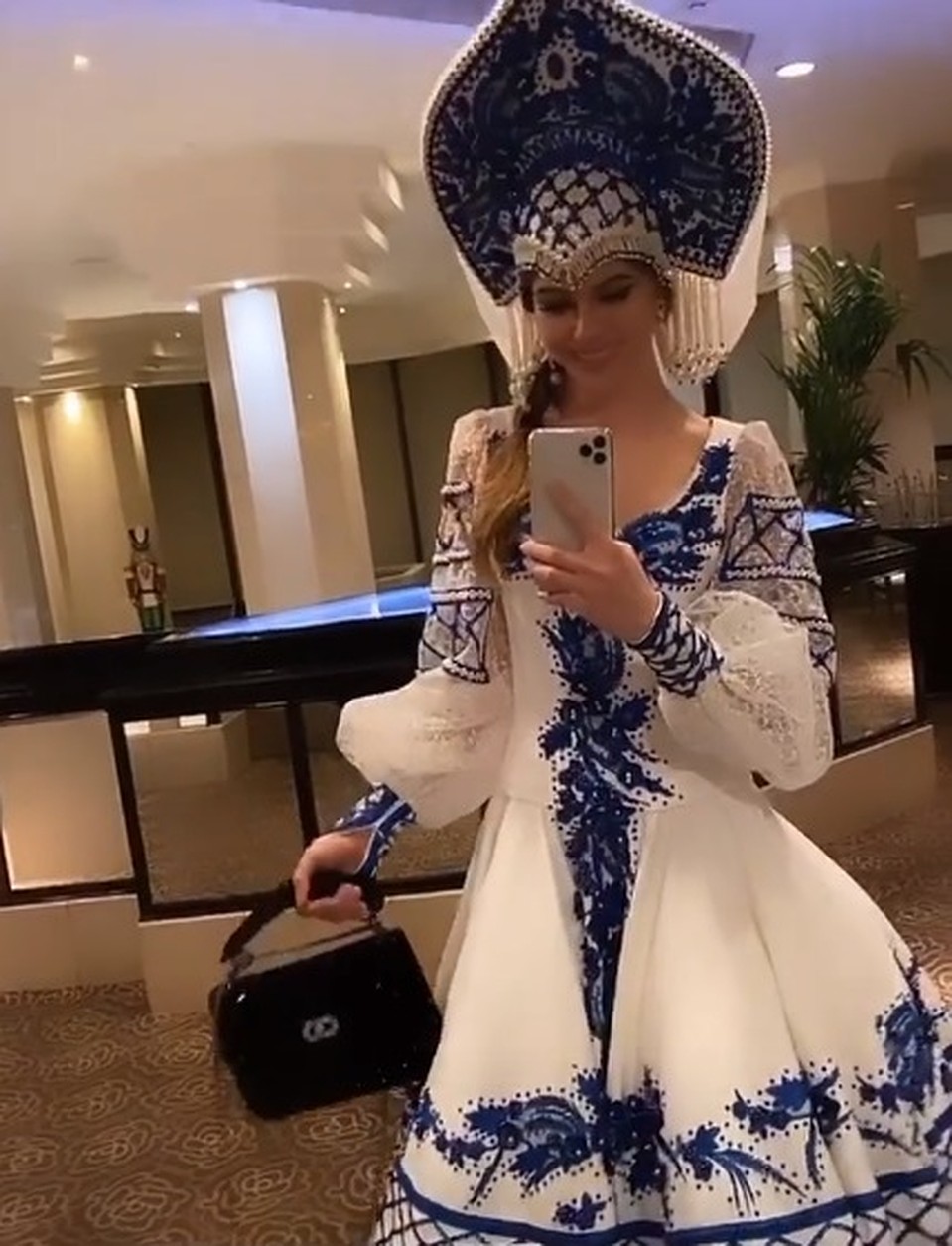 Наряд эффектно подчеркивает фигуру модели Фото: Instagram алина Санько