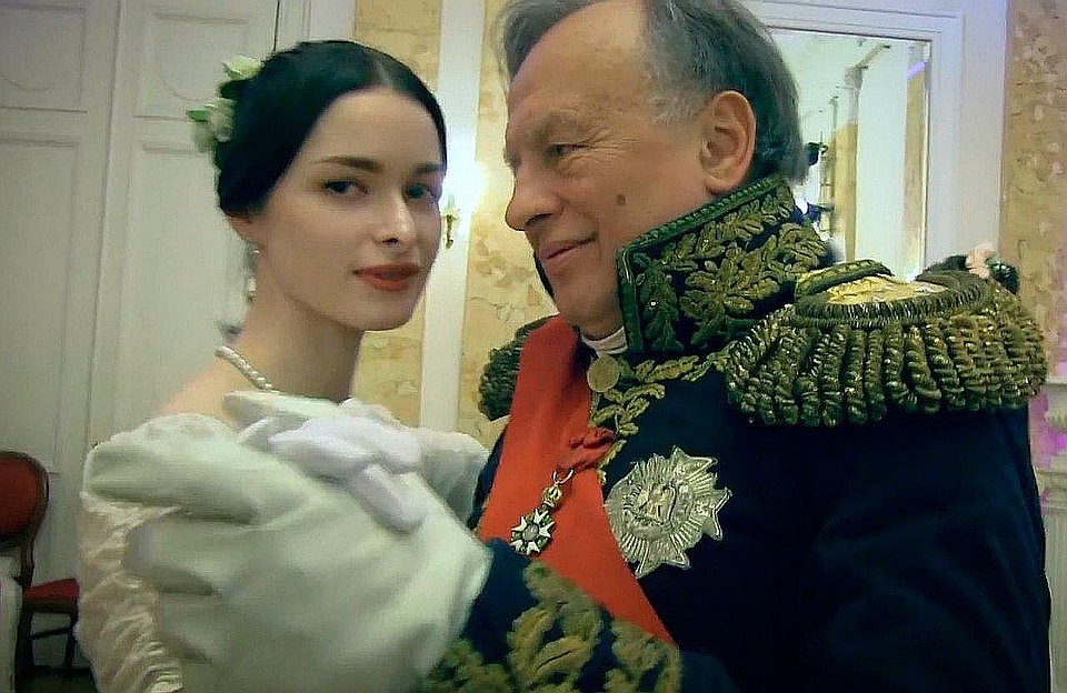 Олег Соколов и Анастасия Ещенко в 2016 году. Через три года он застрелит ее из обреза винтовки, а тело расчленит и попытается утопить останки в реке. Фото: Скриншот видео YouTube