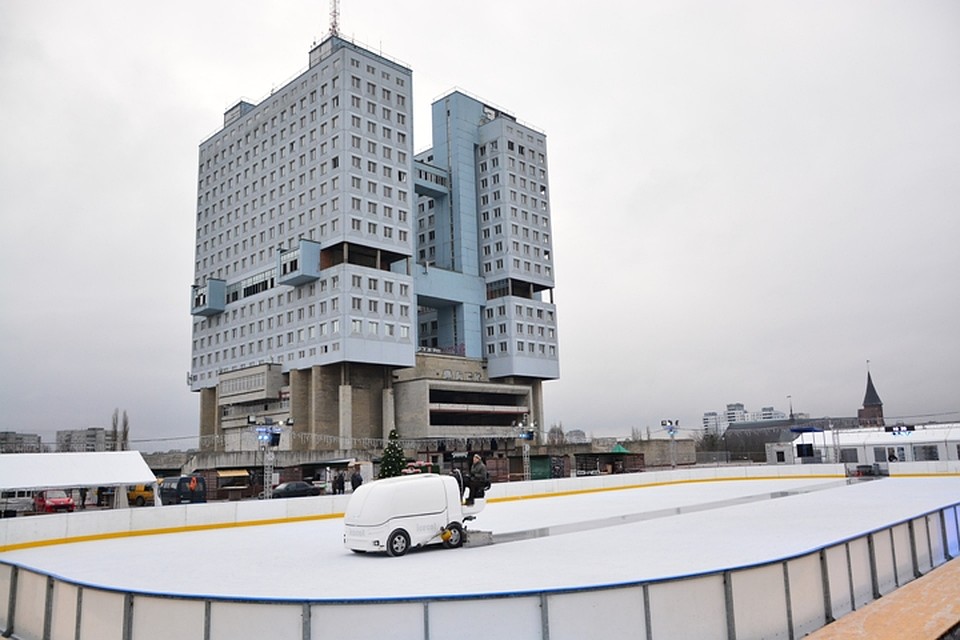 Каток впервые появился в прошлом году и, возможно, мы сможем покататься и на предстоящих праздниках. Фото: Александр КАТЕРУША