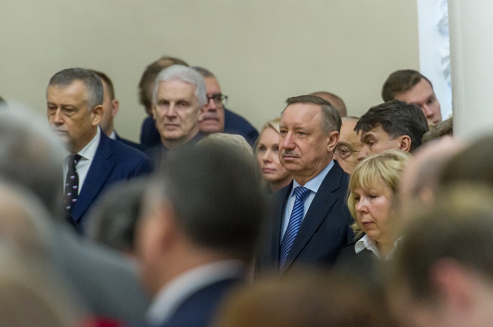 Также проститься с президентом СПбГУ пришел губернатор Петербурга Беглов Фото: Олег ЗОЛОТО