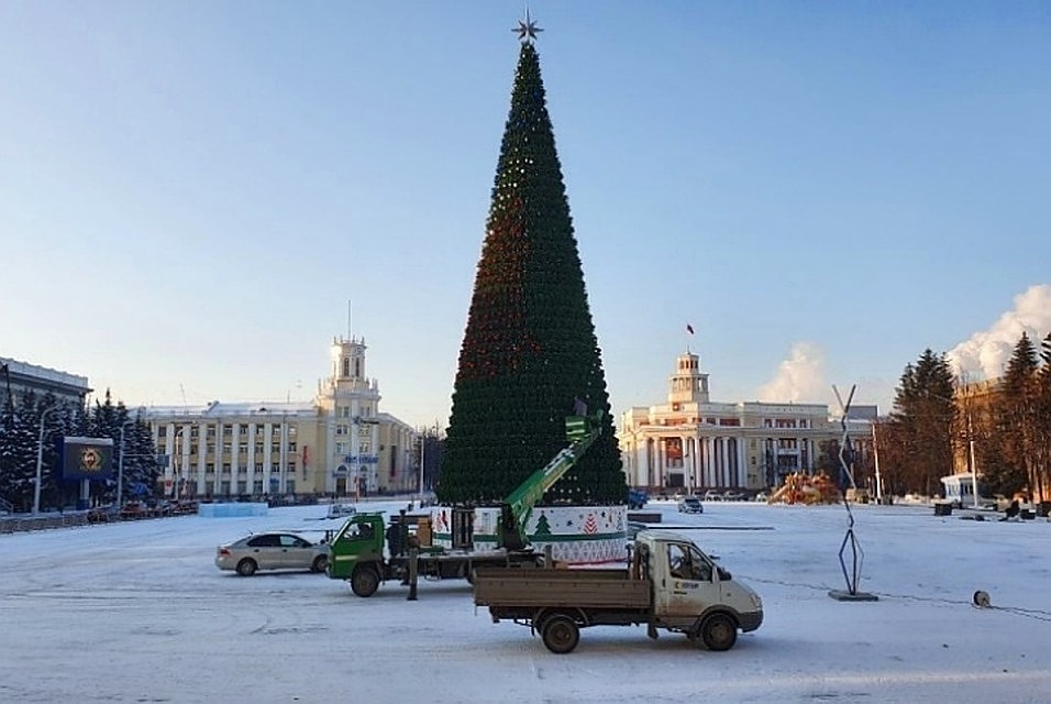 А это та самая кемеровская елка. Фото: Яна ПОПОВА