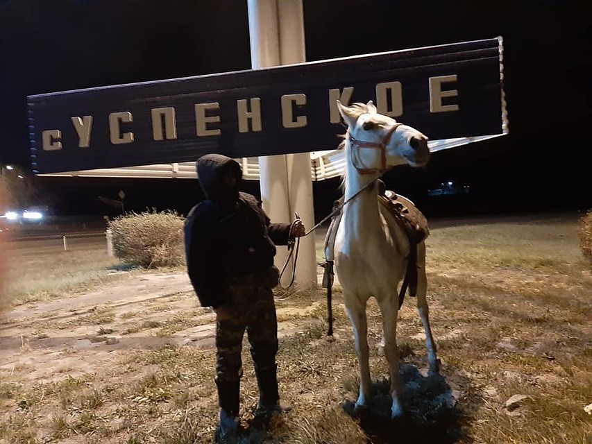 Путешественник признается, что каждый день он проходит от 35 до 60 километров. Фото: личная страница в Facebook Adnan Azzam.