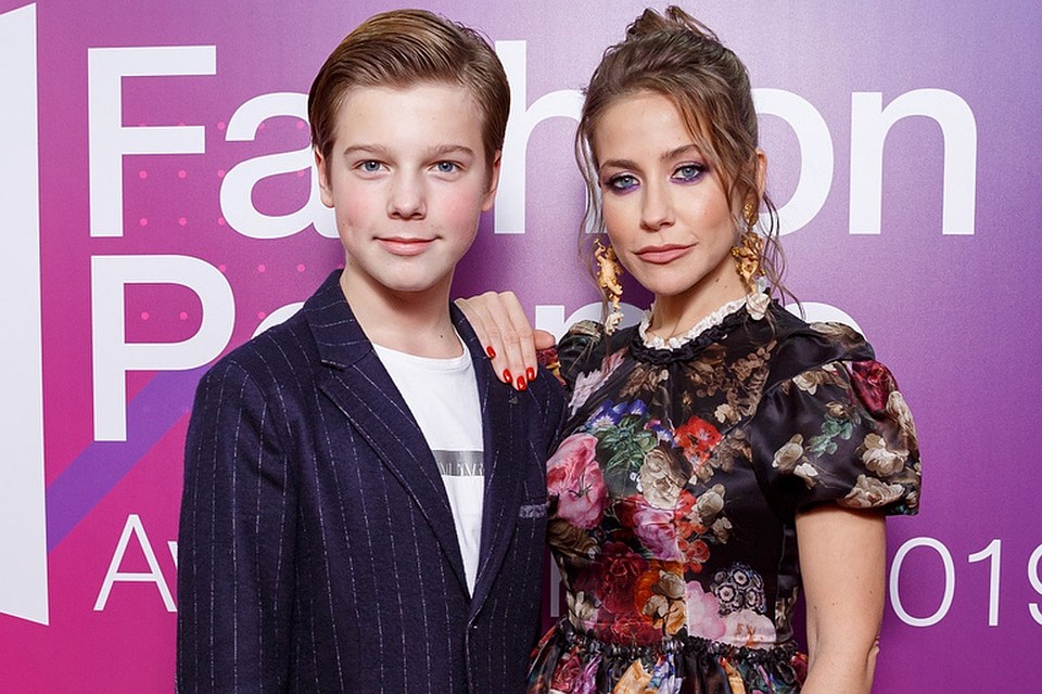 Юлия Барановская с сыном Артемом. Фото: пресс-служба Fashion People Awards Kids 2019