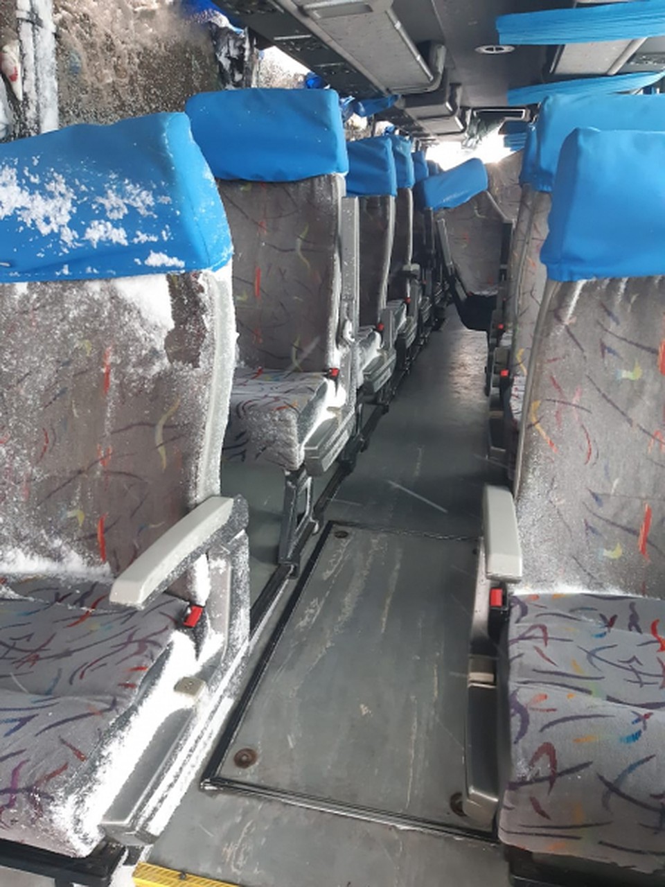 В салон автобуса попал снег. Фото: Пресс-служба ГУ МВД по Воронежской области
