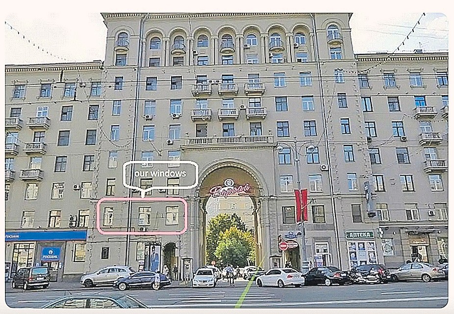 Современным отелям туристы предпочитают фасадные сталинки. Фото: airbnb.ru
