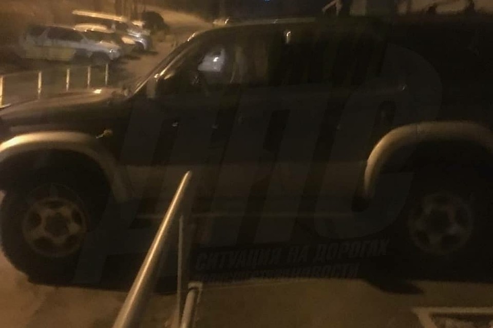 Джин полностью перекрыл проход по тротуару Фото: dps_vl