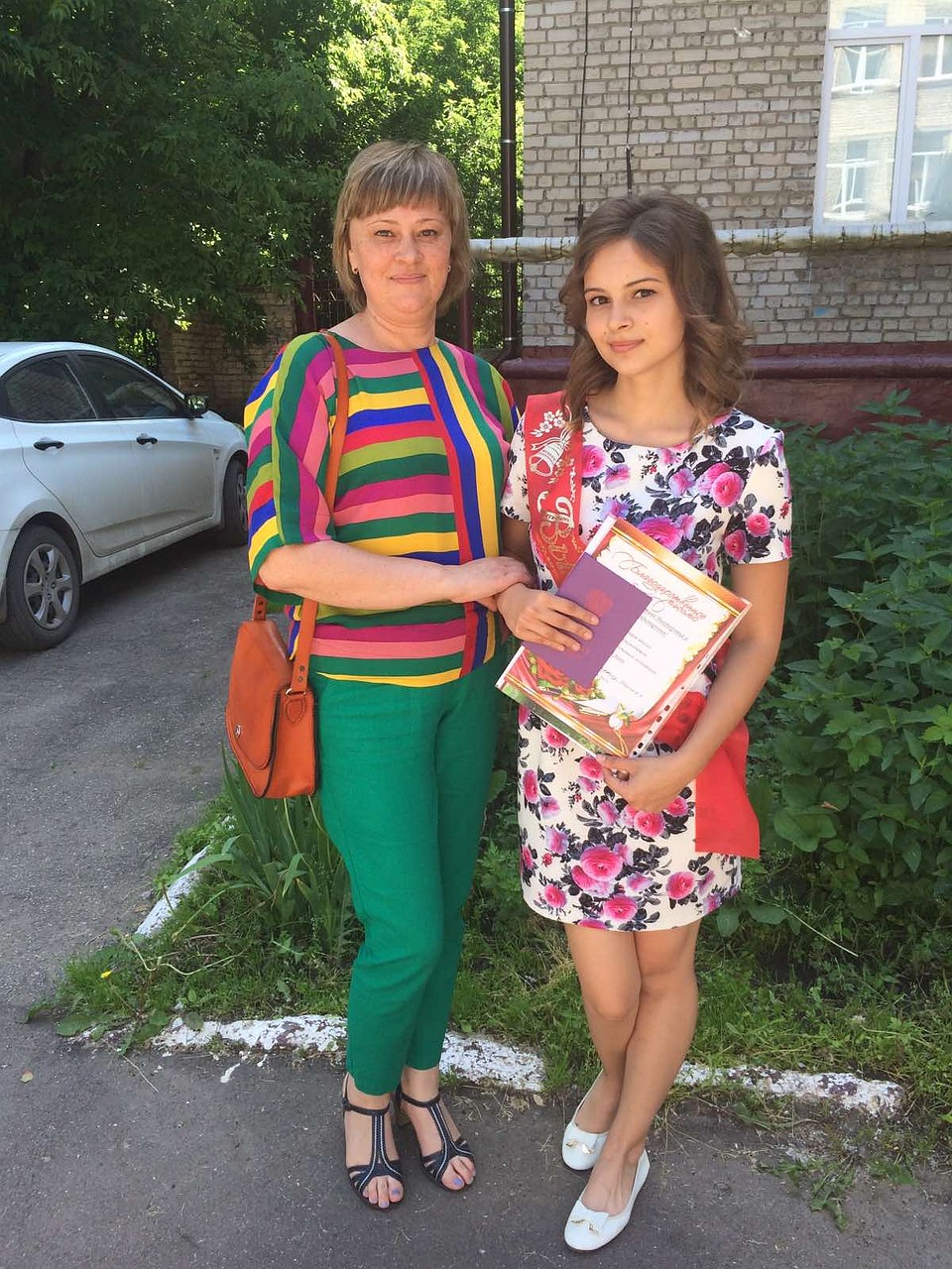 Уже год родители пытаются найти виновных в смерти дочери.