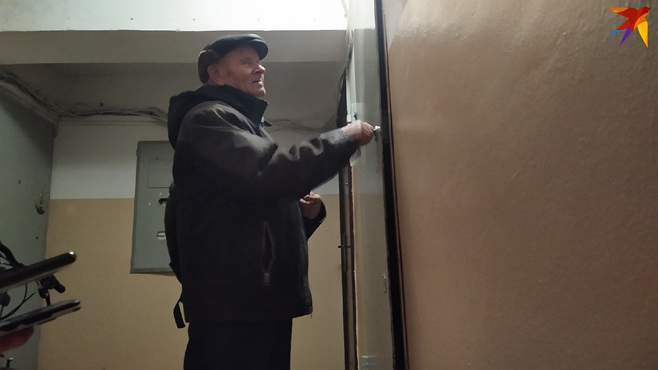 Отец подозреваемого показал "КП-Екатеринбург" квартиру сына Фото: Евгений Стоянов
