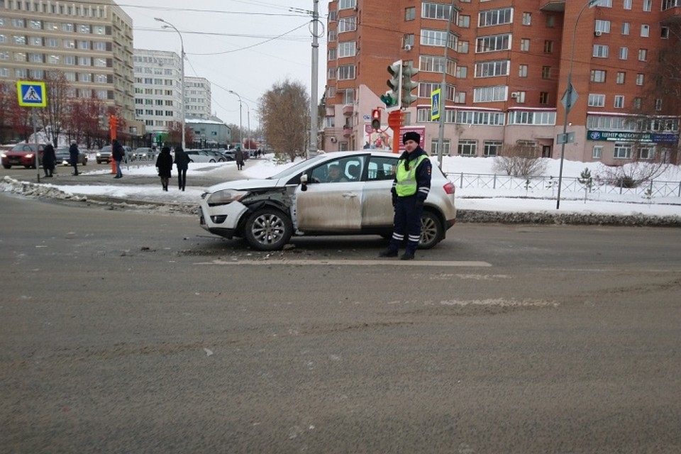 Одна из разбитых машин Фото: Полина ПРИЛУЦКАЯ