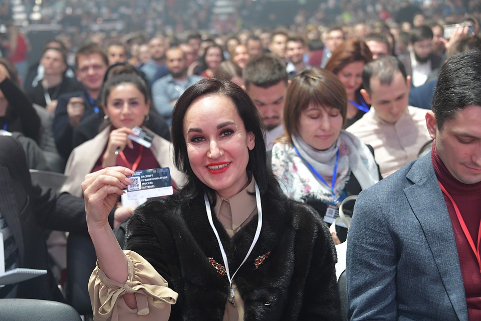 Карты «паспорт предпринимателя Москвы», дающие ряд информационных преимуществ для их обладателей, можно было получить во время форума «Мой бизнес» в Москве». Фото: Владимир ВЕЛЕНГУРИН