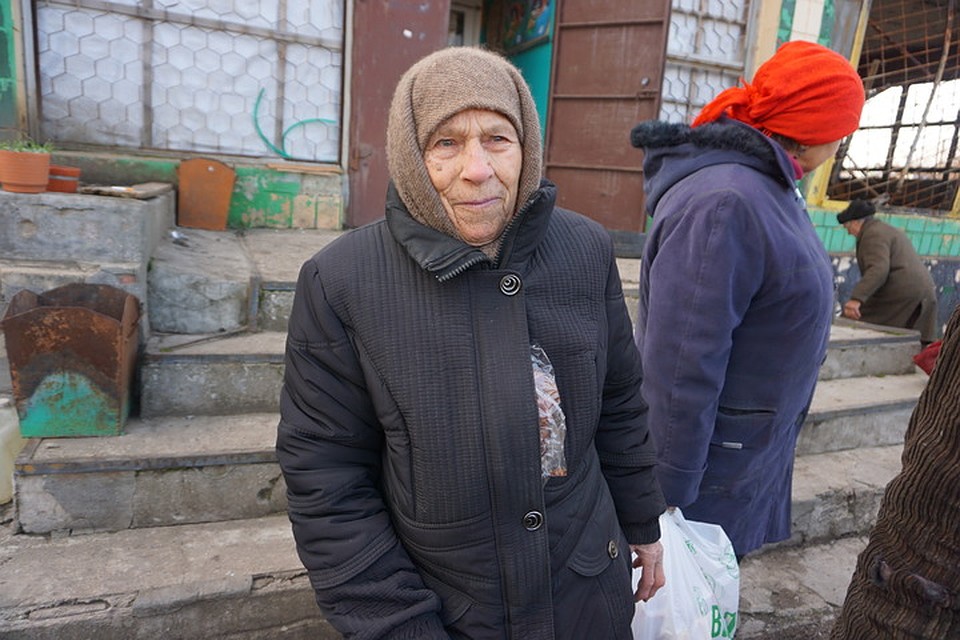 Бабе Наде 90 лет, самая старшая жительница села. Фото: Юлия АНДРИЕНКО