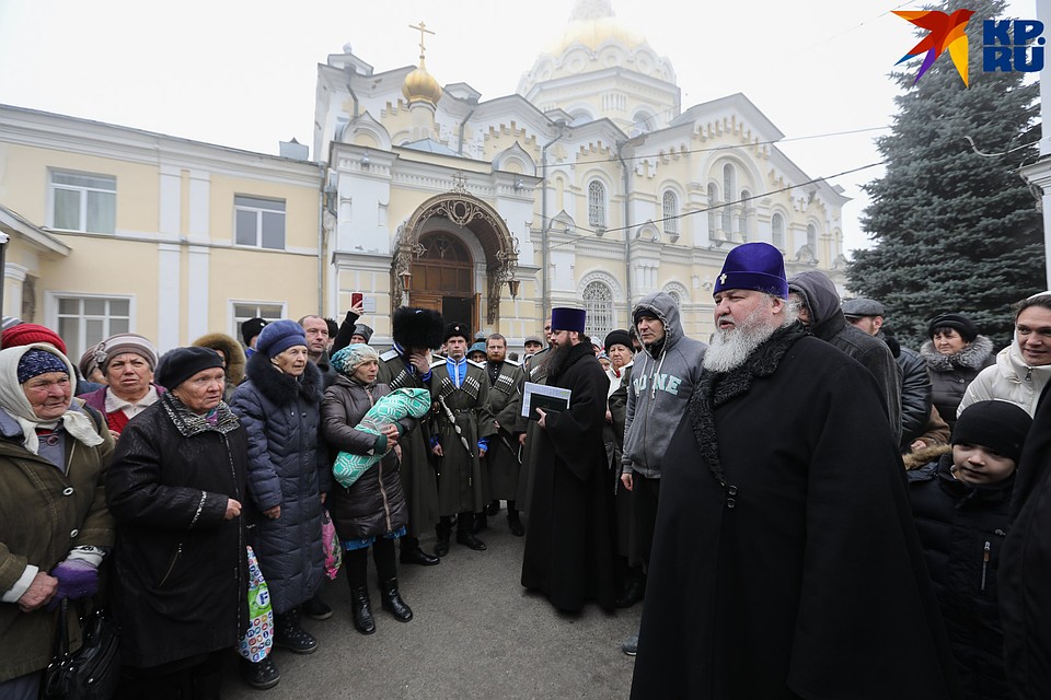 Собралось много людей Фото: Дмитрий АХМАДУЛЛИН