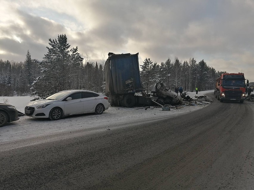В массовой аварии погиб один человек Фото: пресс-служба УГИБДД по Красноярскому краю