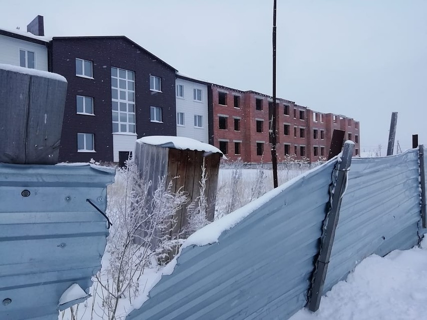 С виду дом красивый, но жить в нем просто опасно. Фото: Константин ТЕРЕЩЕНКО.