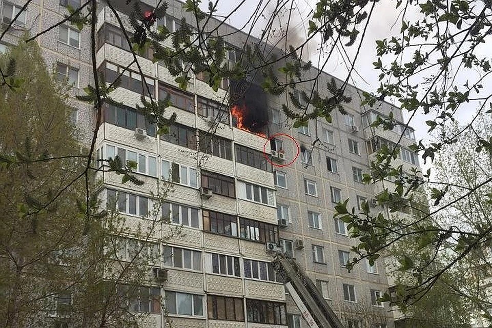 Мальчик забрался на кондиционер и кричал о помощи с высоты 8 этажа Фото: Соцсети